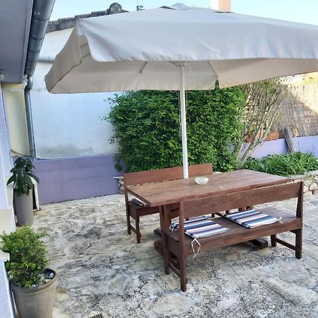 Apartman Luce With Shared Pool Zara Esterno foto
