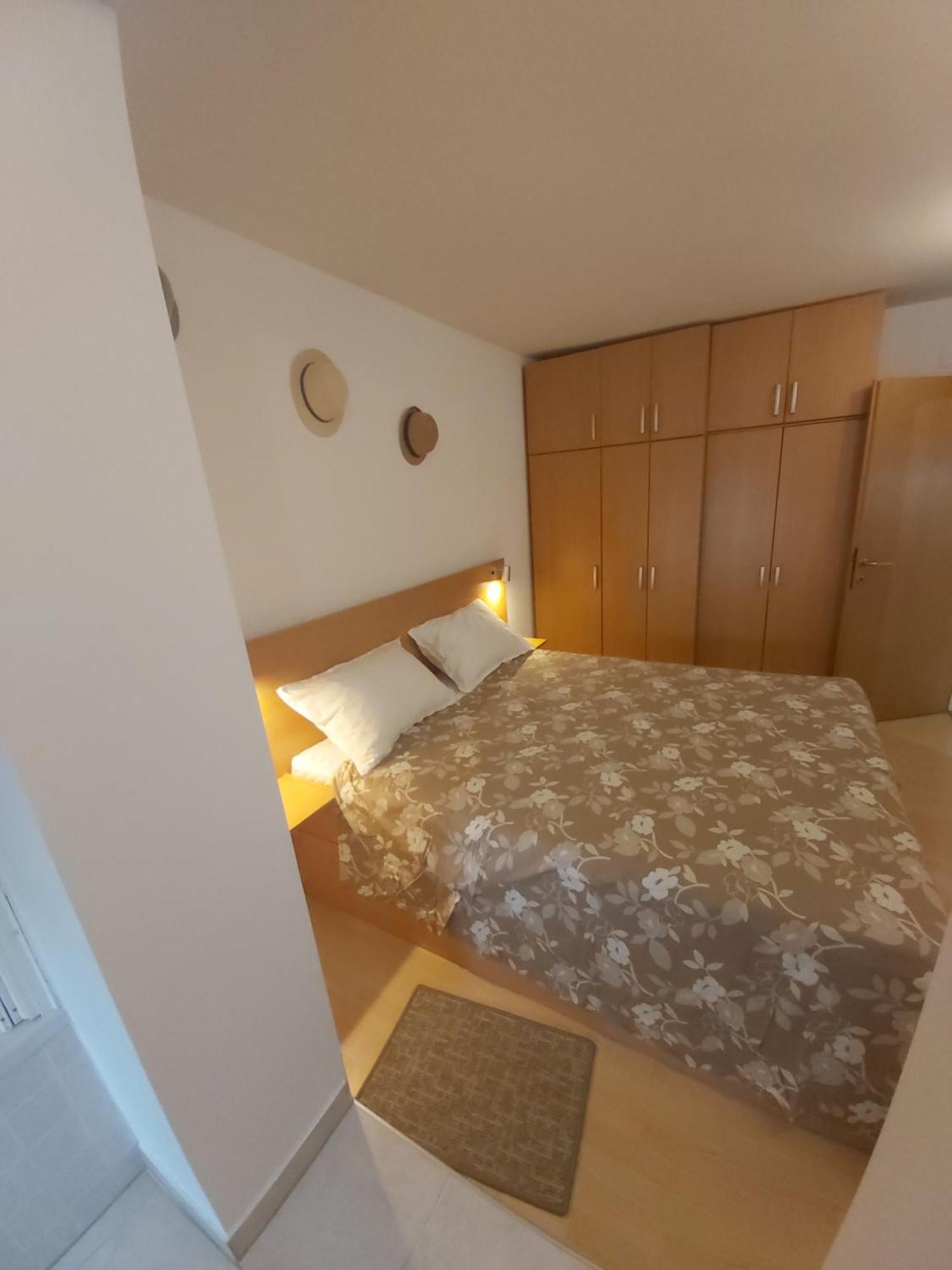 Apartman Luce With Shared Pool Zara Esterno foto