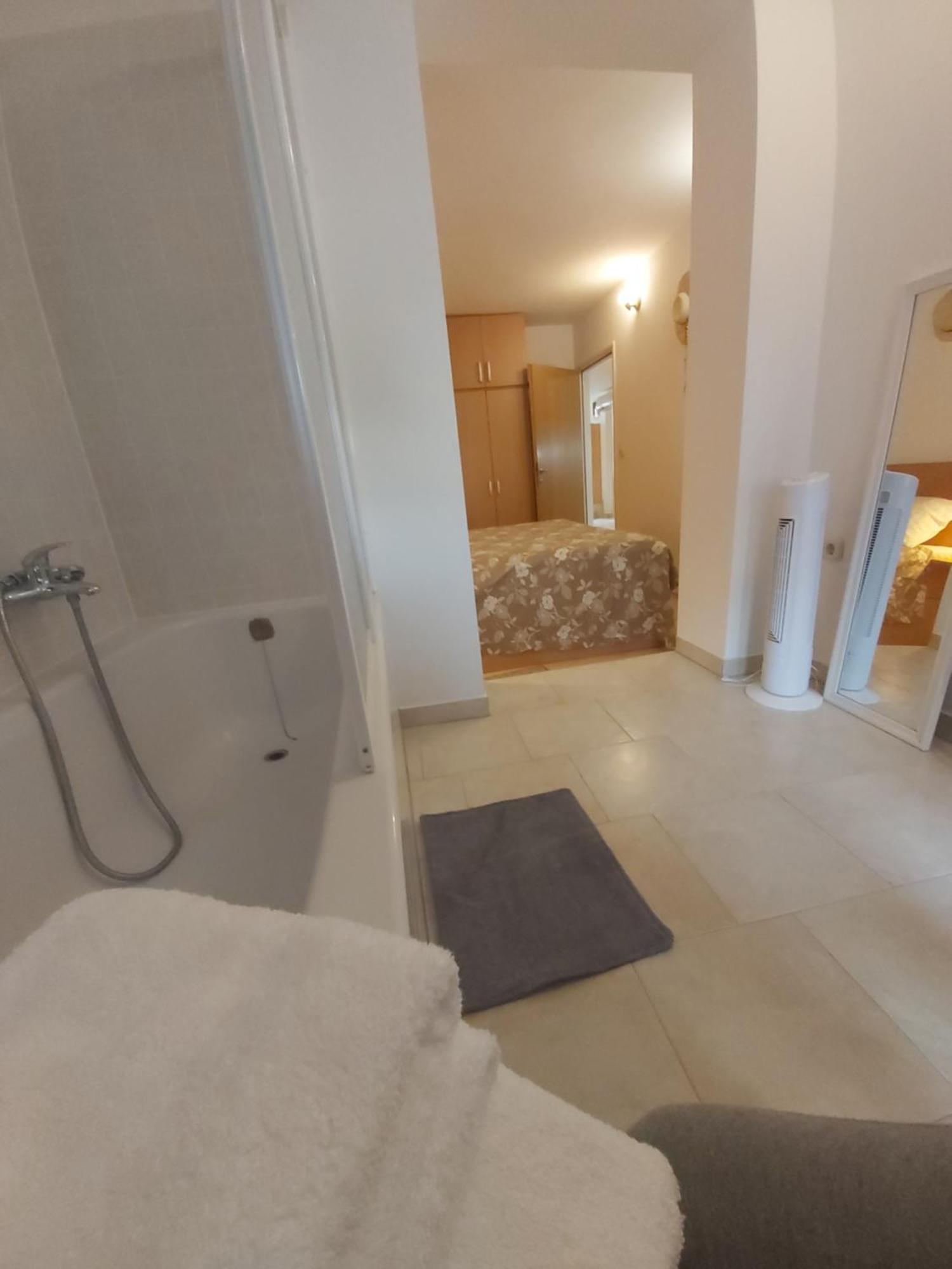 Apartman Luce With Shared Pool Zara Esterno foto