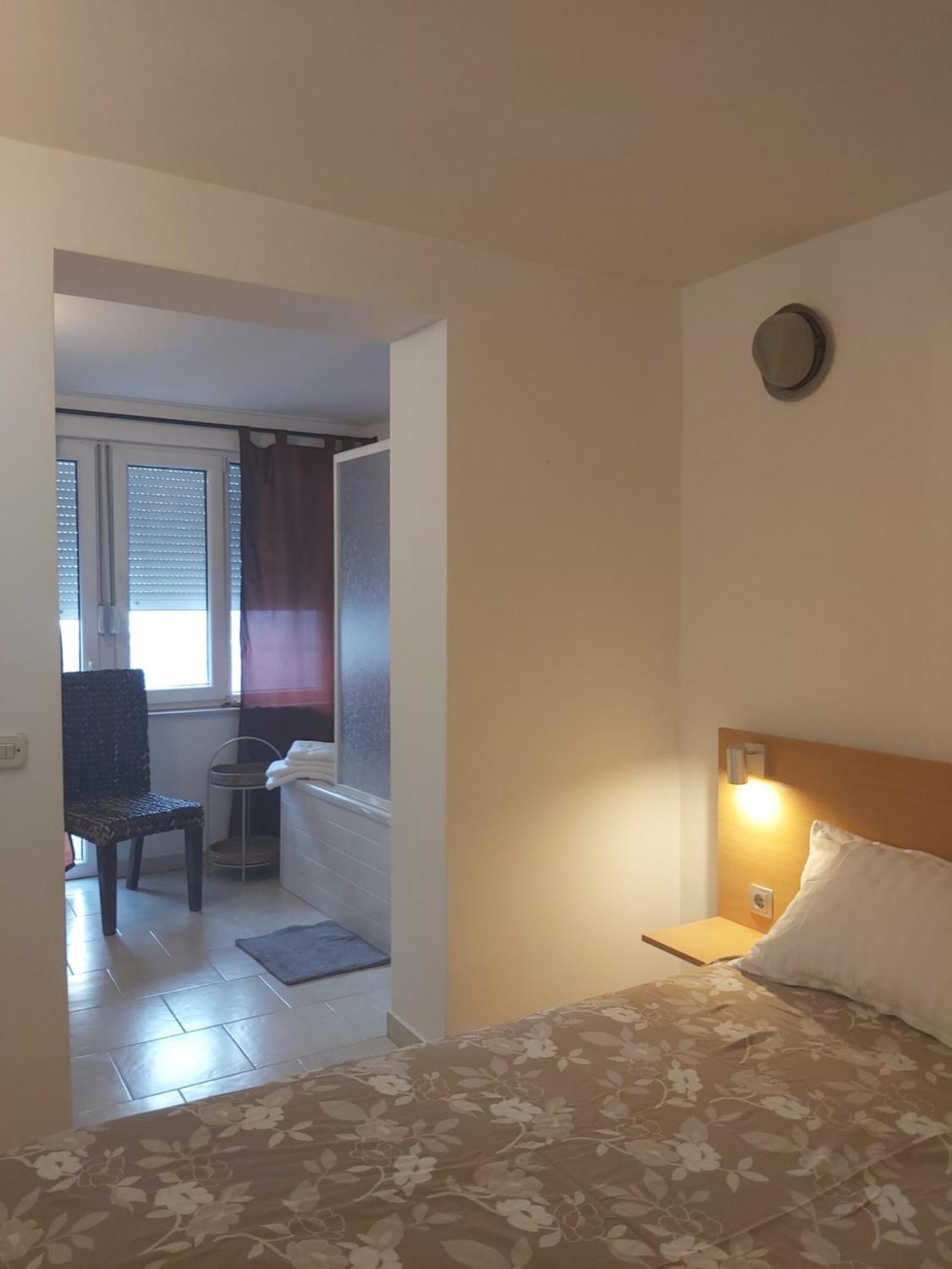 Apartman Luce With Shared Pool Zara Esterno foto