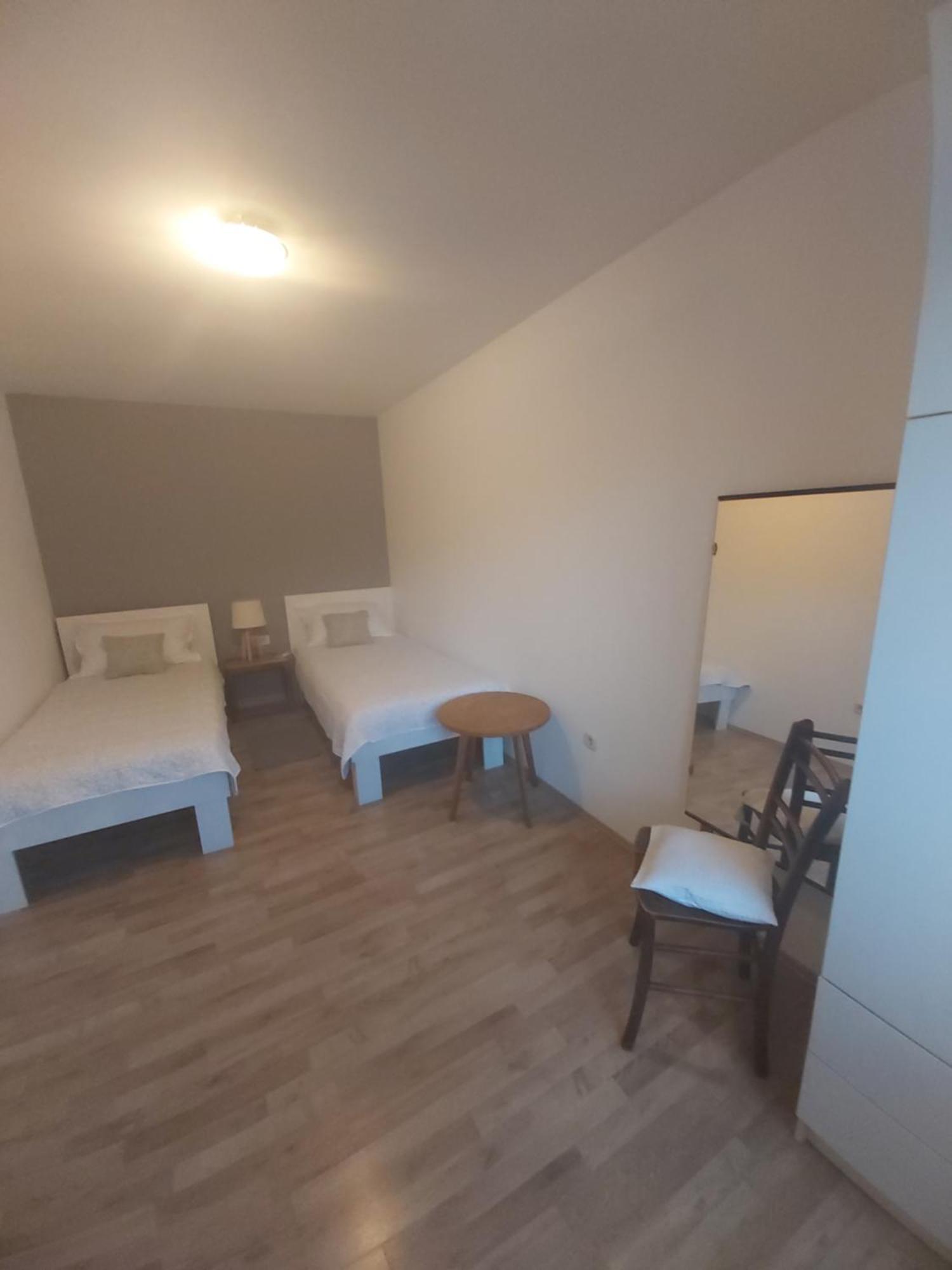Apartman Luce With Shared Pool Zara Esterno foto